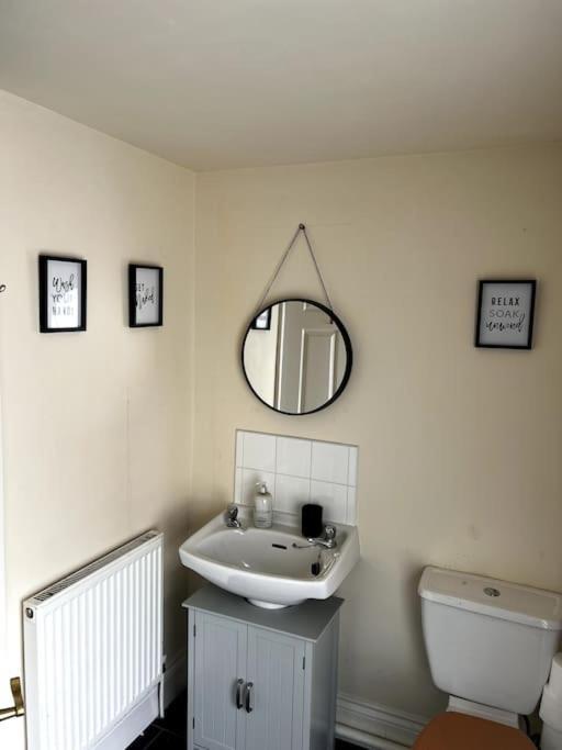 The Hideaway Holywell 1 Apartment ภายนอก รูปภาพ